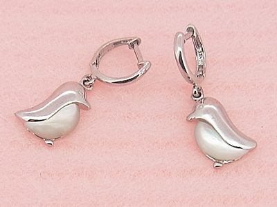 K14WG コンクシェル ピアス てくてく♪ペンギンのピアス/シェル/K14WG/ピアス | 通販 | 山西